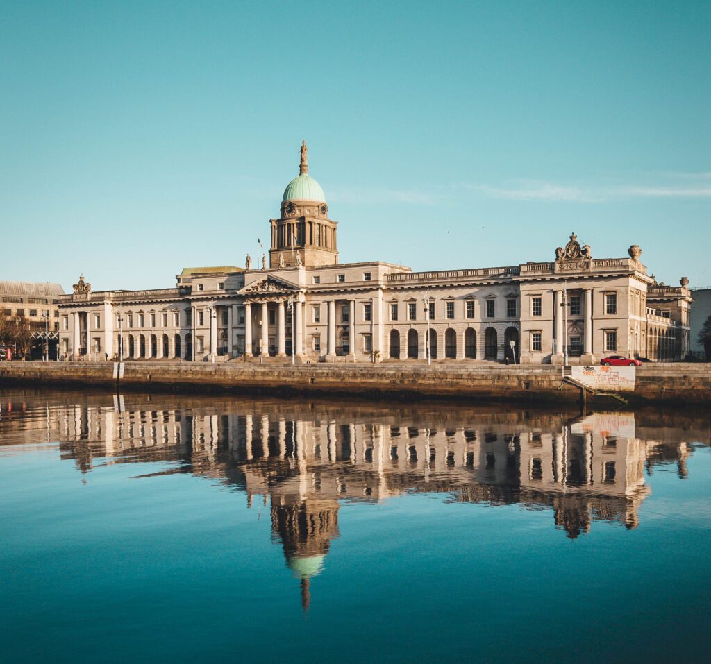 a building reflecting in the water